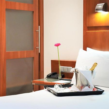 Port Azafata Valencia Hotel Manises Exterior photo